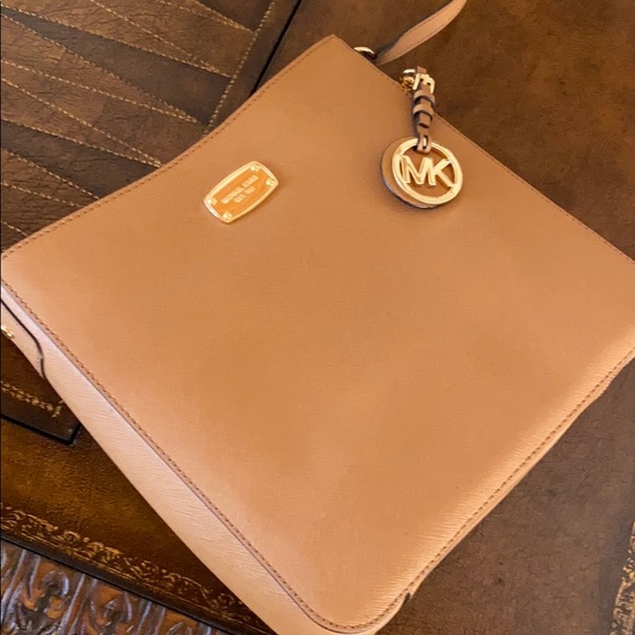 Michael Kors Handbags - Michael Kors Large  messenger crossbody